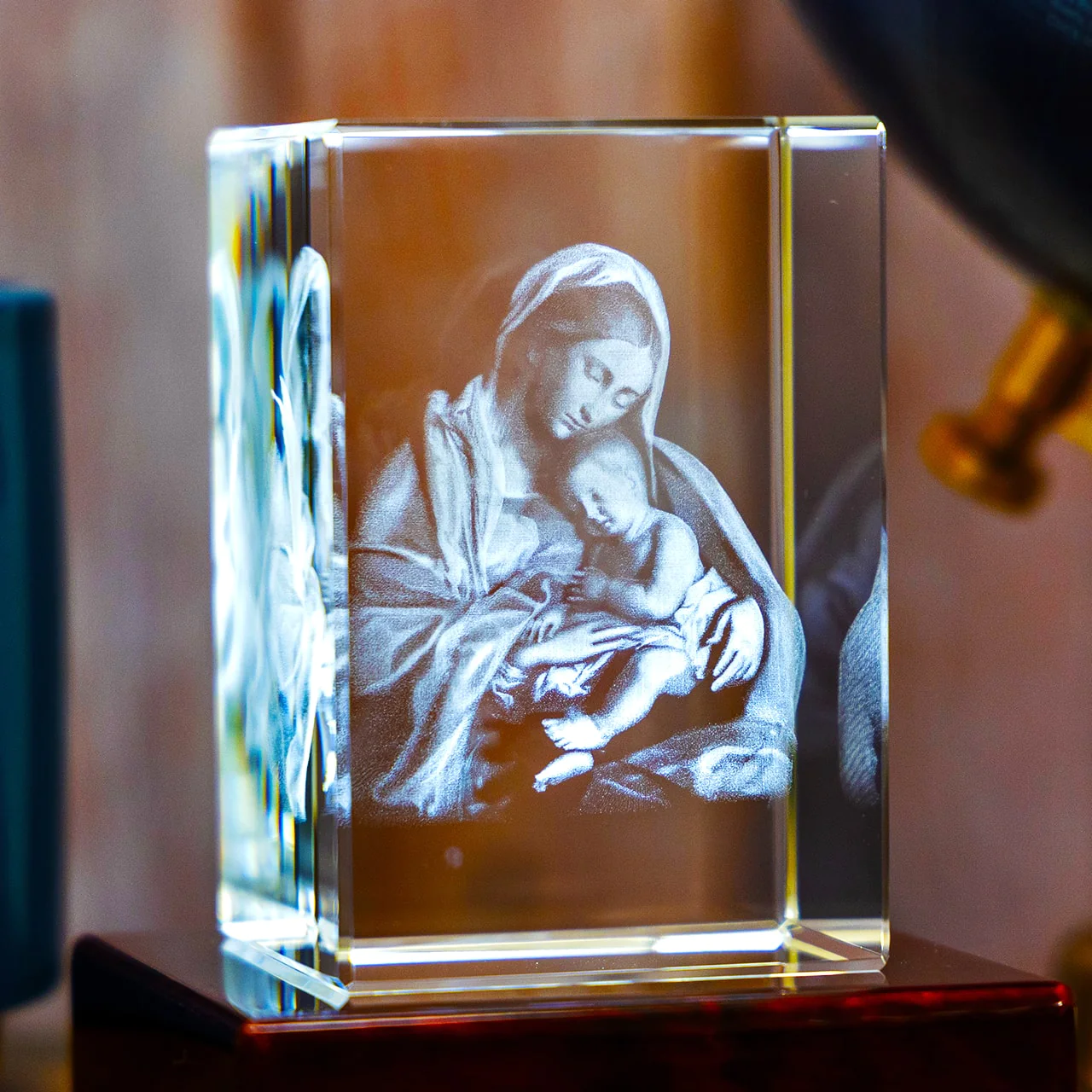 3D Crystal Virgin Mary